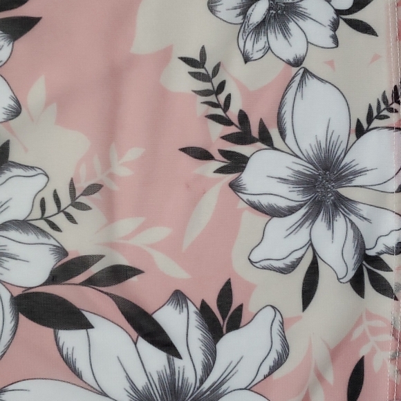 Flowered Stretch Blouse with Criss-cross Back - Picture 8 of 10